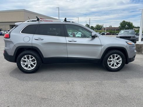 Used 2015 Jeep Cherokee Latitude w/ Cold Weather Group AWD/4WD image 2