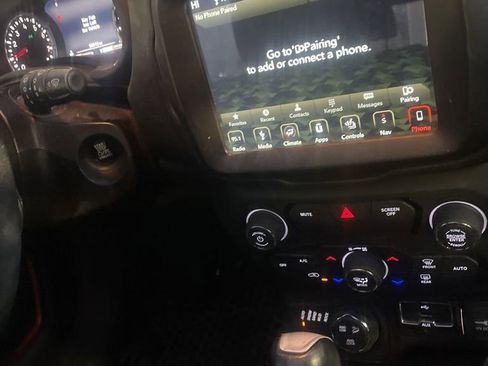 Used 2019 Jeep Renegade Trailhawk image 15