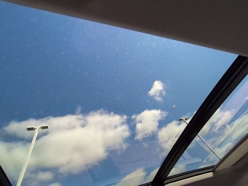 Used 2024 Volkswagen Tiguan SE w/ Panoramic Sunroof Package image 32