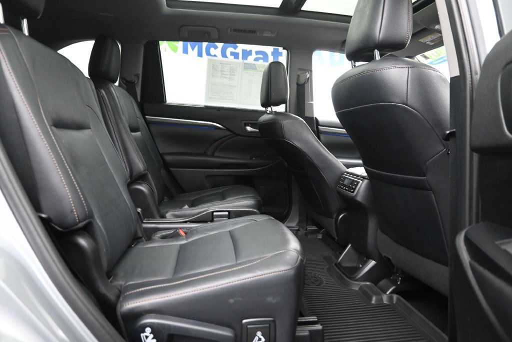 Used 2019 Toyota Highlander Limited Platinum AWD/4WD image 10