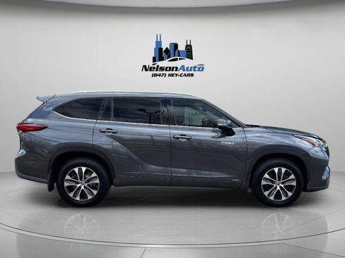 Used 2020 Toyota Highlander XLE image 3