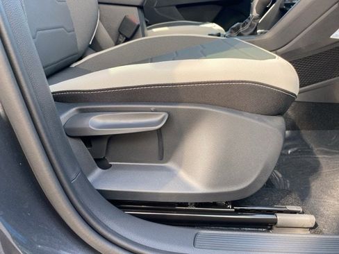 New 2025 Volkswagen Taos SE image 51