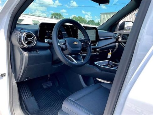 New 2027 Chevrolet Equinox LT w/ Convenience Package II AWD/4WD image 8