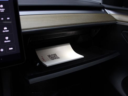 Used 2023 Tesla Model Y Long Range image 25