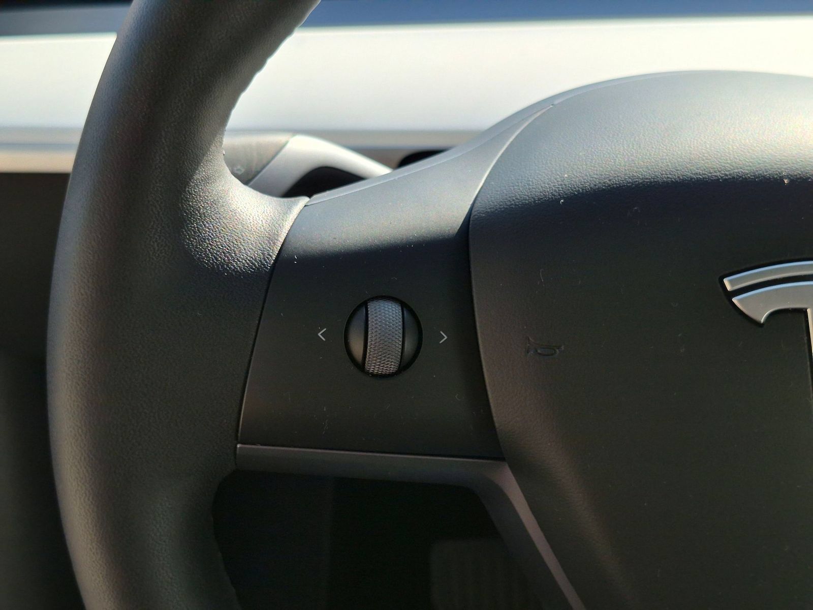 Used 2025 Tesla Model Y Long Range RWD image 17