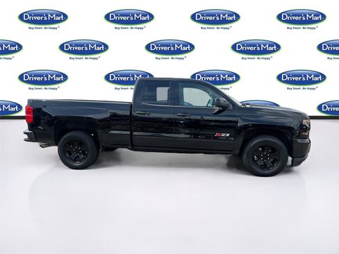 Used 2018 Chevrolet Silverado 1500 LT w/ Midnight Edition AWD/4WD image 8