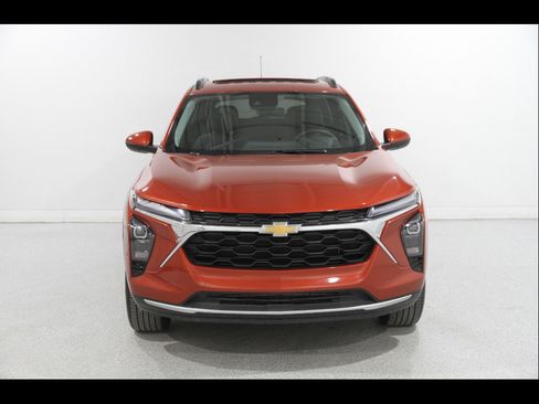 Certified 2024 Chevrolet Trax LT w/ Sunroof Package image 2