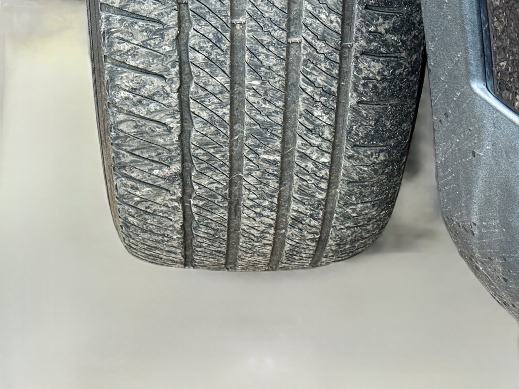 Used 2023 Volvo XC40 B5 Plus AWD/4WD image 42