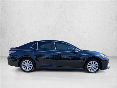 Used 2020 Toyota Camry LE FWD image 4