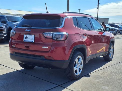 Used 2023 Jeep Compass Latitude w/ Convenience Group image 2