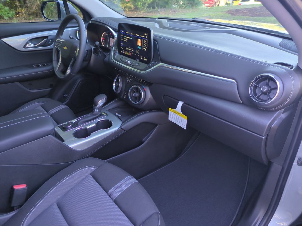 New 2026 Chevrolet Blazer LT w/ Convenience Package FWD image 35