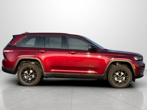 New 2025 Jeep Grand Cherokee Altitude image 4