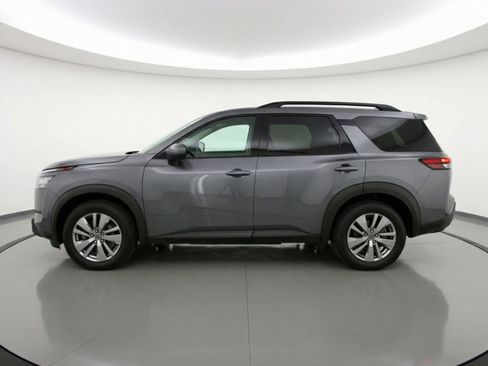 Used 2025 Nissan Pathfinder SV image 5