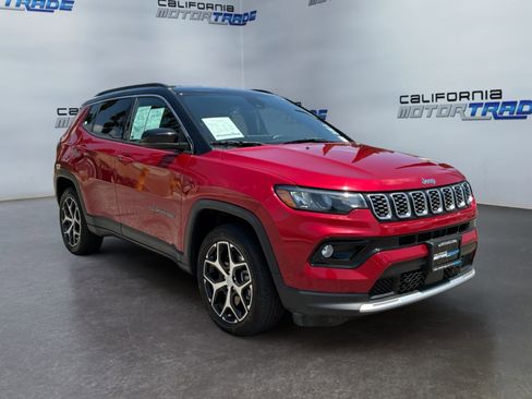 Used 2024 Jeep Compass Limited AWD/4WD image 3