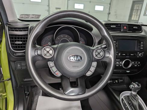 Used 2017 Kia Soul + FWD image 33