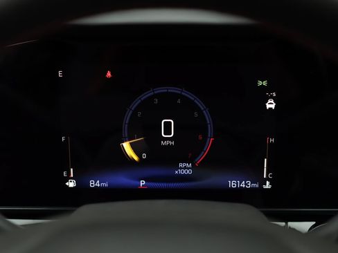 Used 2025 Chevrolet Trax RS w/ Sunroof Package FWD image 11