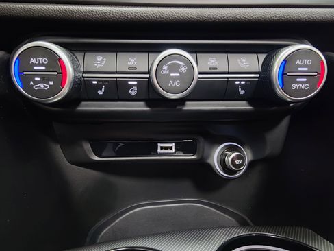 Certified 2022 Alfa Romeo Giulia Veloce image 21