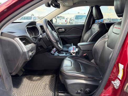 Used 2015 Jeep Cherokee Trailhawk w/ Comfort/Convenience Group AWD/4WD image 2