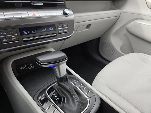 Used 2025 Hyundai Kona SEL image 13