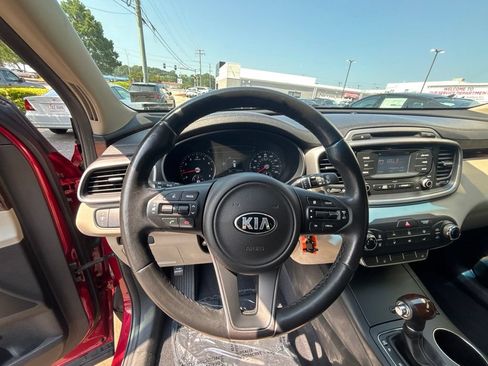 Used 2016 Kia Sorento FWD w/ LX Convenience Package image 13