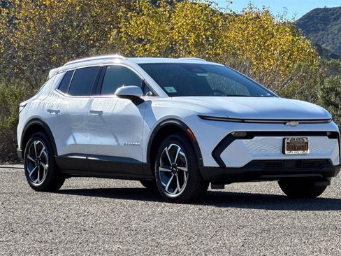 New 2026 Chevrolet Equinox EV LT image 2