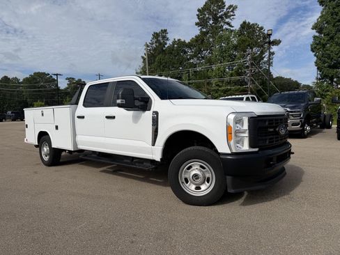 Used 2023 Ford F350 XL AWD/4WD image 3
