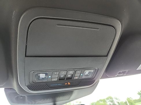 Used 2020 Ford Explorer XLT w/ Equipment Group 202A AWD/4WD image 17