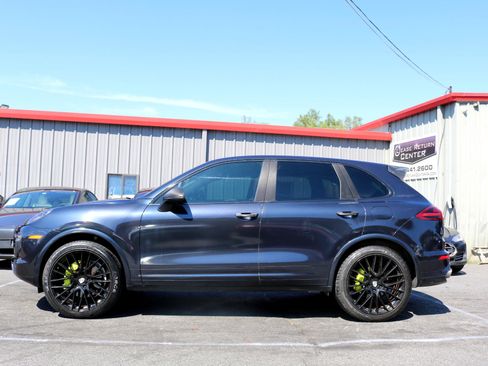 Used 2015 Porsche Cayenne S w/ Premium Package image 4