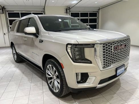 Used 2021 GMC Yukon XL Denali w/ Denali Premium Package RWD image 7