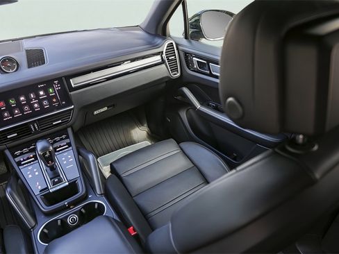 Used 2022 Porsche Cayenne Platinum Edition image 31