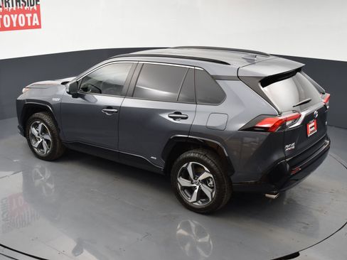 Used 2024 Toyota RAV4 SE w/ Weather & Moonroof Package image 21