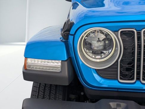 Used 2025 Jeep Wrangler Sahara image 8