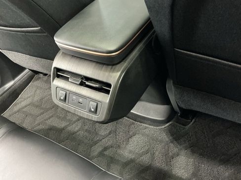 Used 2024 Nissan Ariya FWD image 31