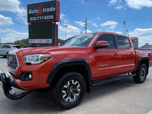 Used 2018 Toyota Tacoma TRD Off-Road w/ Technology Package RWD image 4