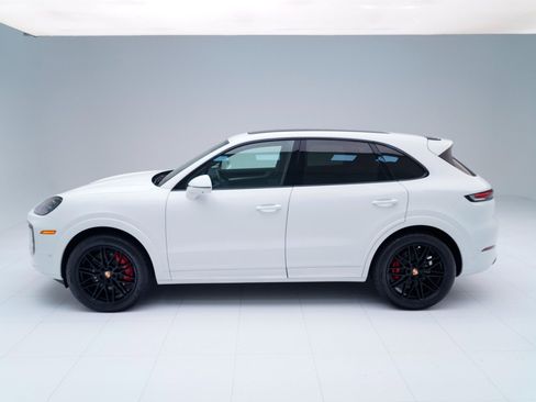 Used 2025 Porsche Cayenne S image 2