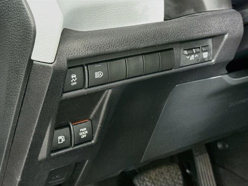 Certified 2025 Toyota Sienna XLE FWD image 16