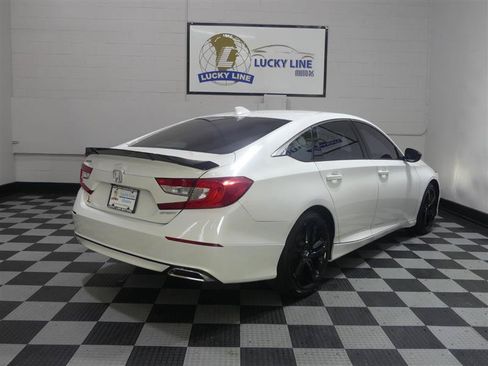 Used 2018 Honda Accord Sport image 10