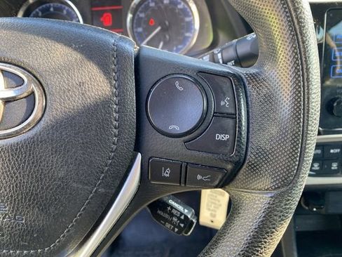 Used 2018 Toyota Corolla LE image 17