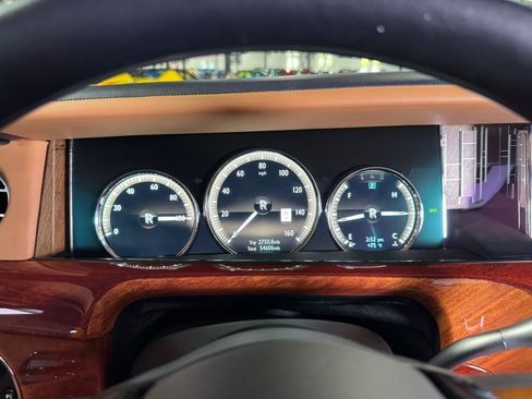 Used 2018 Rolls-Royce Phantom Extended Wheelbase image 21