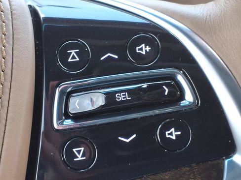 Used 2018 Cadillac Escalade ESV Platinum RWD image 14