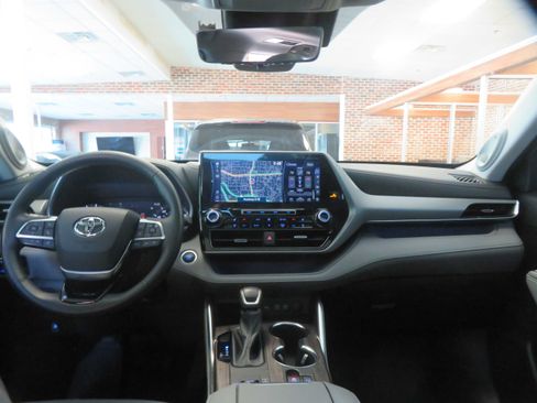 Used 2021 Toyota Highlander Platinum FWD image 60