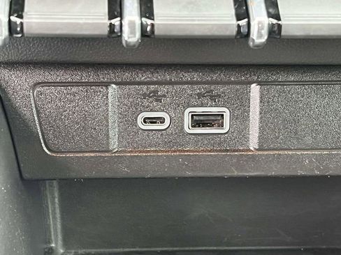 Used 2023 Chevrolet Colorado Z71 w/ Z71 Convenience Package 2 image 31