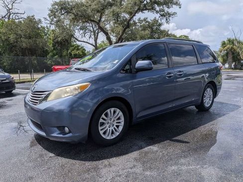 Used 2015 Toyota Sienna XLE Premium FWD image 7