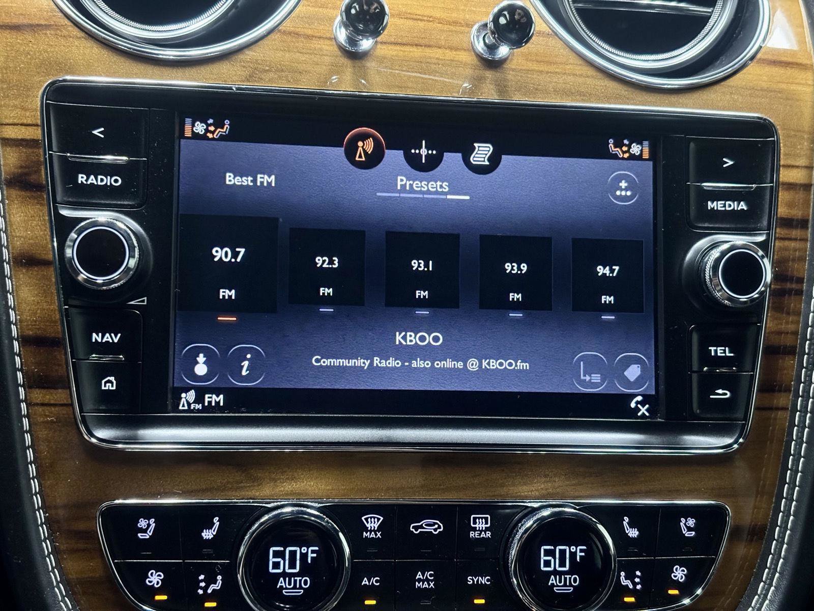 Used 2018 Bentley Bentayga AWD/4WD image 38