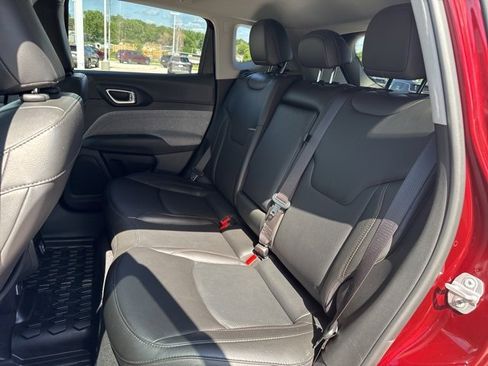 Used 2022 Jeep Compass Latitude image 12
