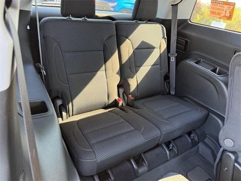 Used 2023 GMC Acadia SLE w/ Driver Convenience Package image 12