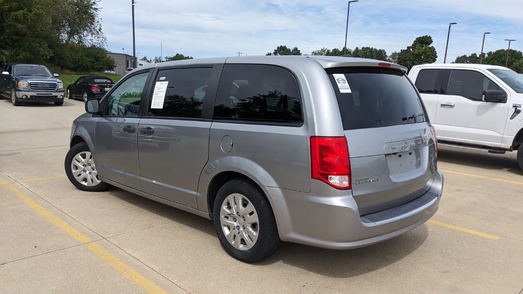 Used 2019 Dodge Grand Caravan SE w/ UConnect Hands-Free Group FWD image 5