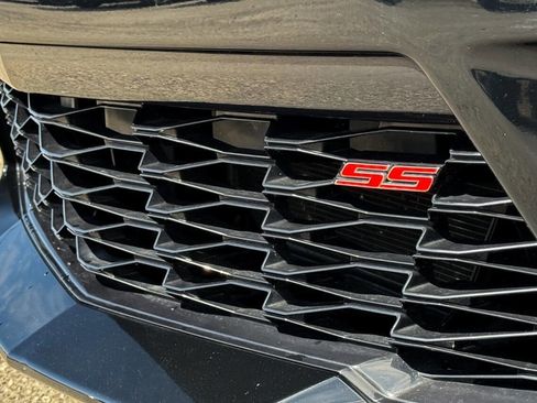 Used 2017 Chevrolet Camaro SS RWD image 9