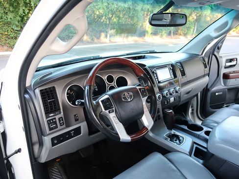 Used 2016 Toyota Sequoia Platinum image 11