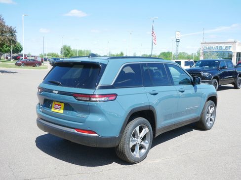 New 2026 Jeep Grand Cherokee Limited w/ Luxury Tech Group II AWD/4WD image 3